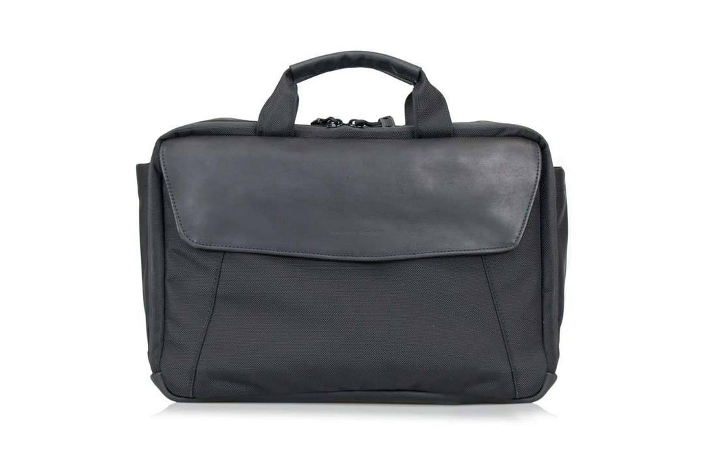 Short Flap secures the pockets underneath