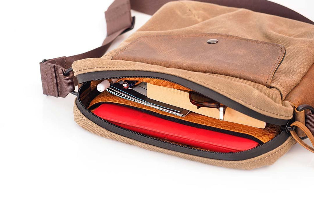 SMALL: Fits tablets