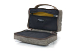 Zipped double compartment. Easy-to-clean gold liner.