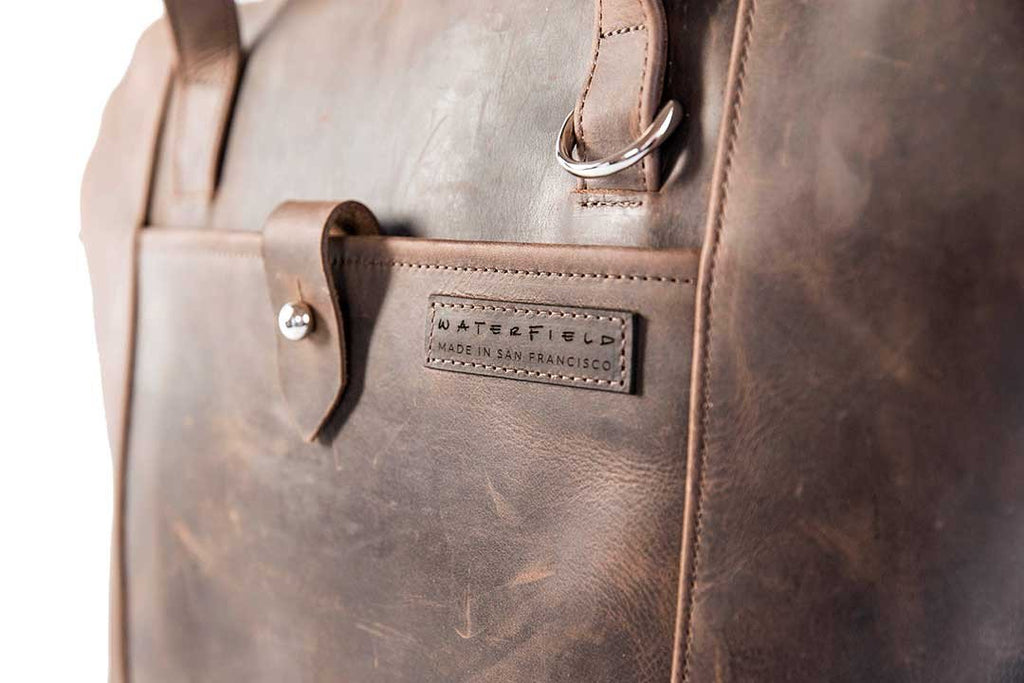 Metal bolt closure for front pocket