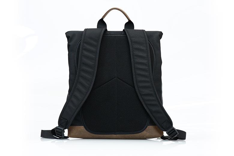 Comfortable straps and padded back mesh